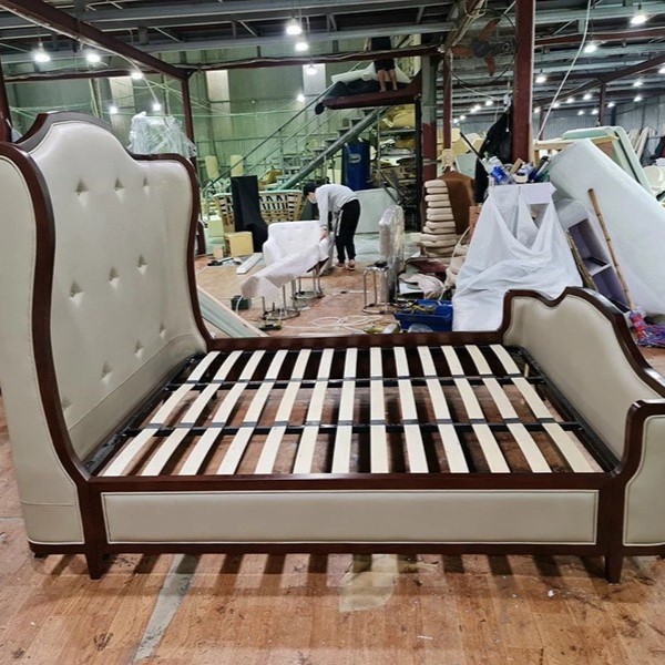 Giường ngủ gỗ bọc đệm tân cổ điển Pula PB28